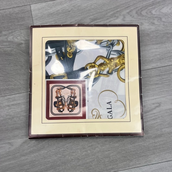 Hermes scarf Authentic Bridle dresses by HÈRMES Paris - Picture 9 of 9